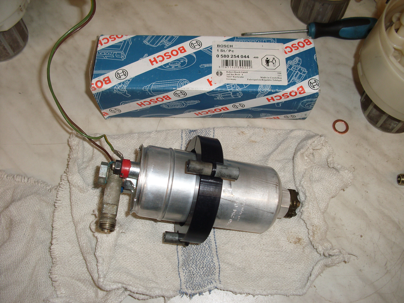 S2 Quattro 20V Turbo 169KW / 230PS (ABY) Bj. 02/1993-12/1994 (0588/574  0588/575): Halter / Halterring Benzinpumpe / Krafststoffpumpe Audi 80 B4 S2  quattro 8C Audi Coupe S2 quattro 89 8B Bosch 044 Pierburg CCC Motorsport  CCC-FPA-AudiCoupe89